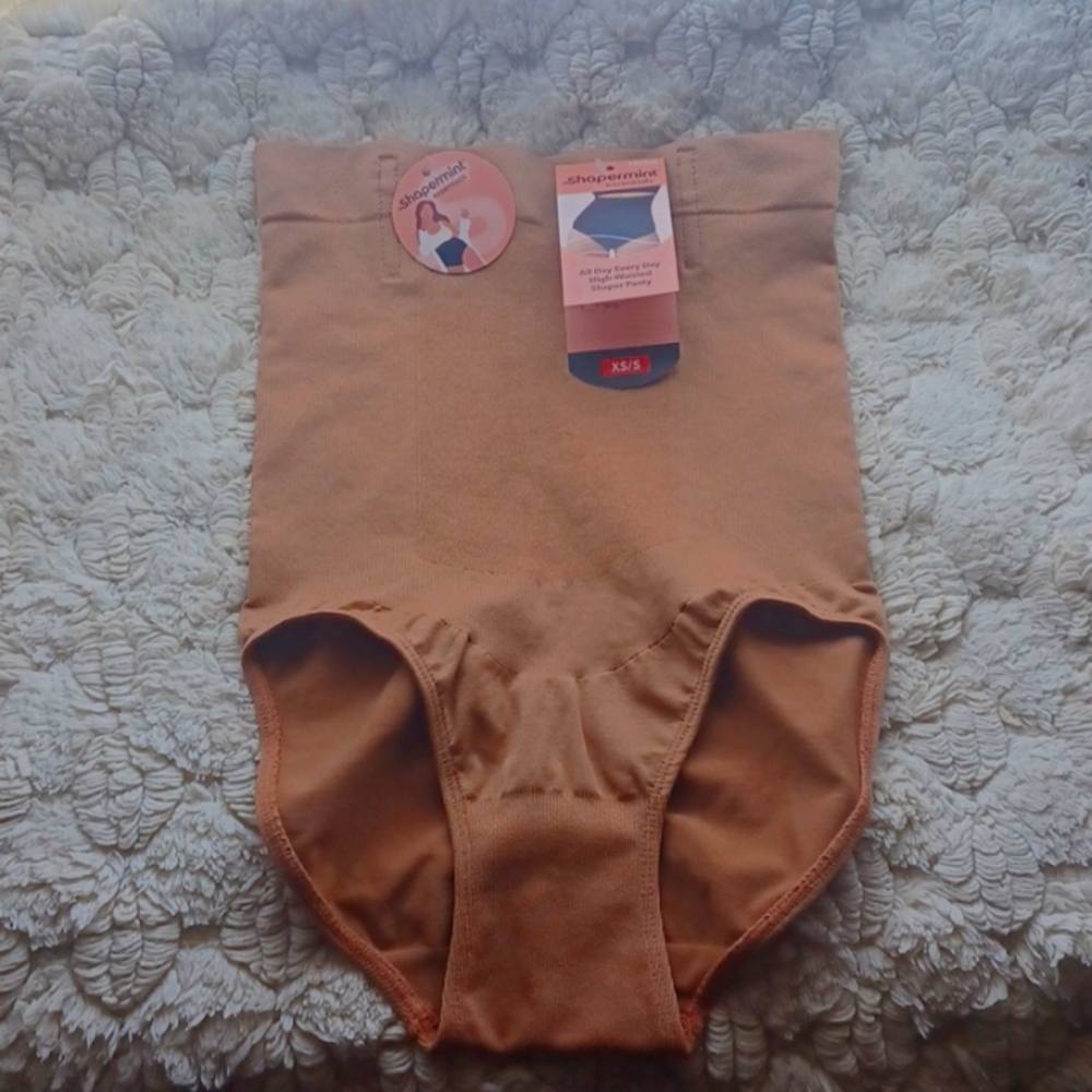 Shapermint essentials, xs/s  beige not a nude..Color "Latte" from web on s m